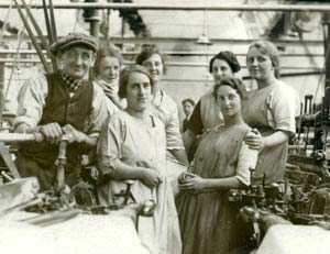 Hollins Mill shed workers 1902