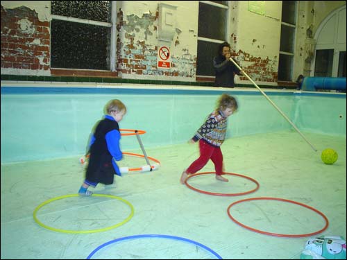 Squat pool