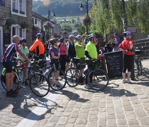 Cycling up the Buttress  - photo: HebWeb