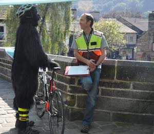 Cycling up the Buttress  - photo: HebWeb