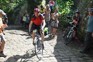 Cycling up the Buttress  - photo: HebWeb