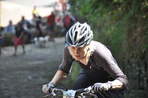 Cycling up the Buttress  - photo: HebWeb