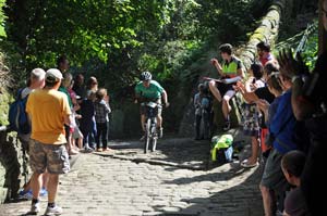 Cycling up the Buttress  - photo: HebWeb