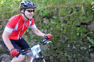 Cycling up the Buttress  - photo: HebWeb